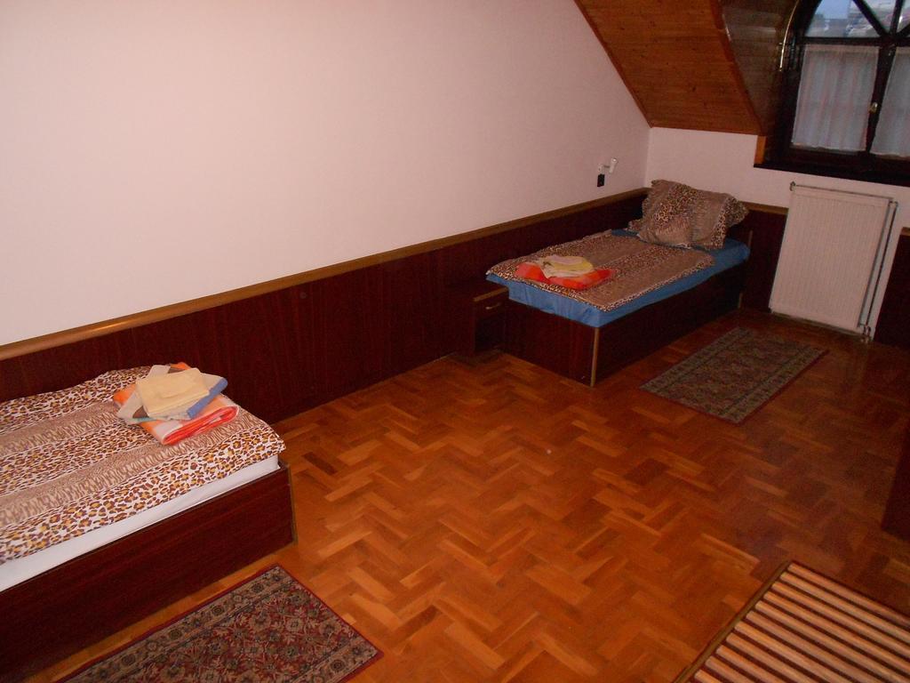 Bed and Breakfast Peregrino Panzió Budaörs Habitación foto